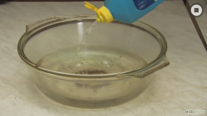 Sử dụng nước rửa bát đĩa vệ sinh lò vi sóng